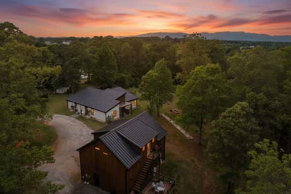 Modern Countryside Retreat - Home & Guest Apt - Image 1
