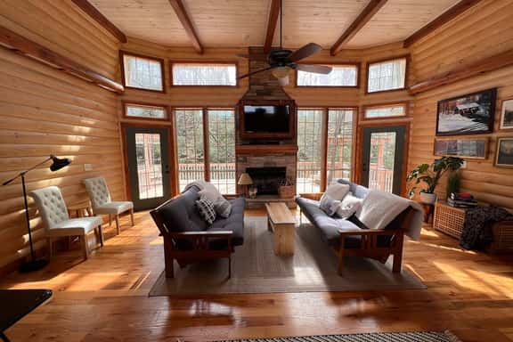 Cabin at Ballenger Bridge - Image 1