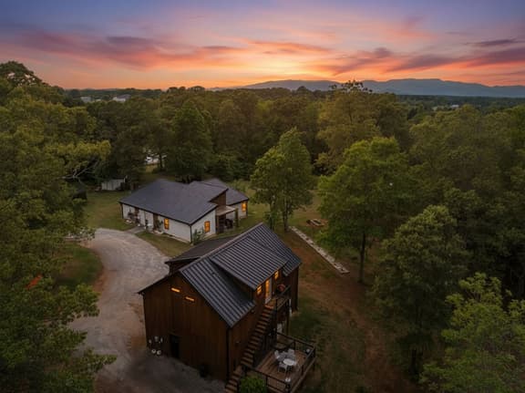 Modern Countryside Retreat - Home & Guest Apt